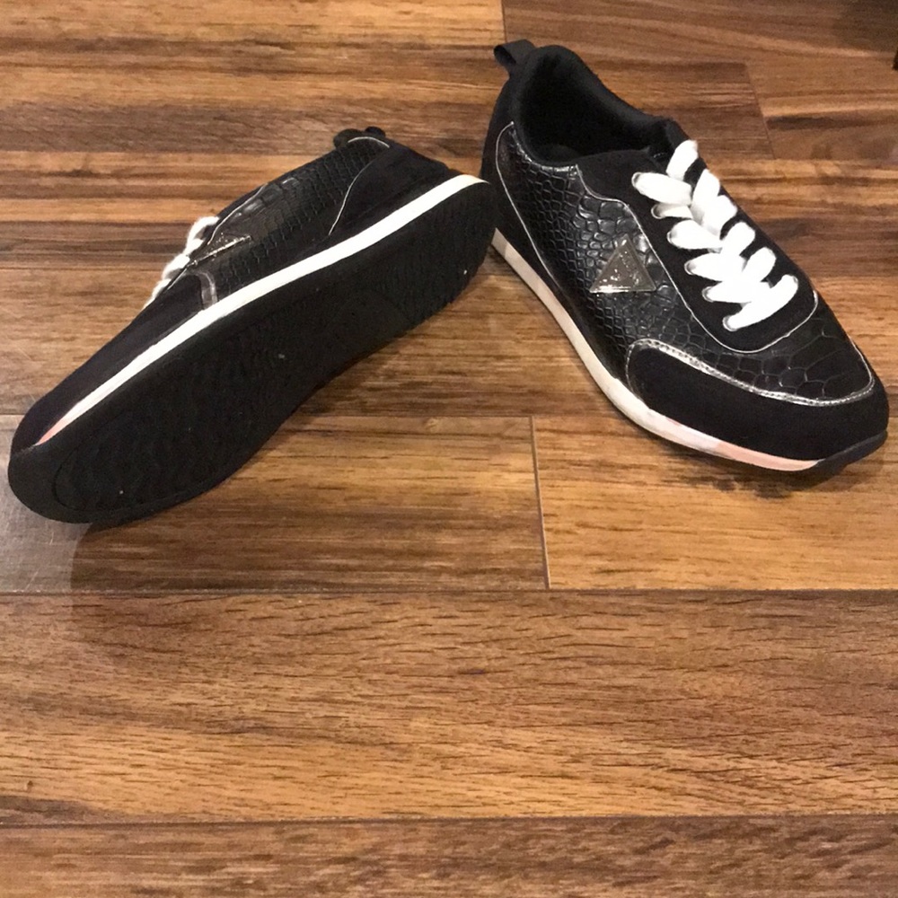 GUESS Sneakers